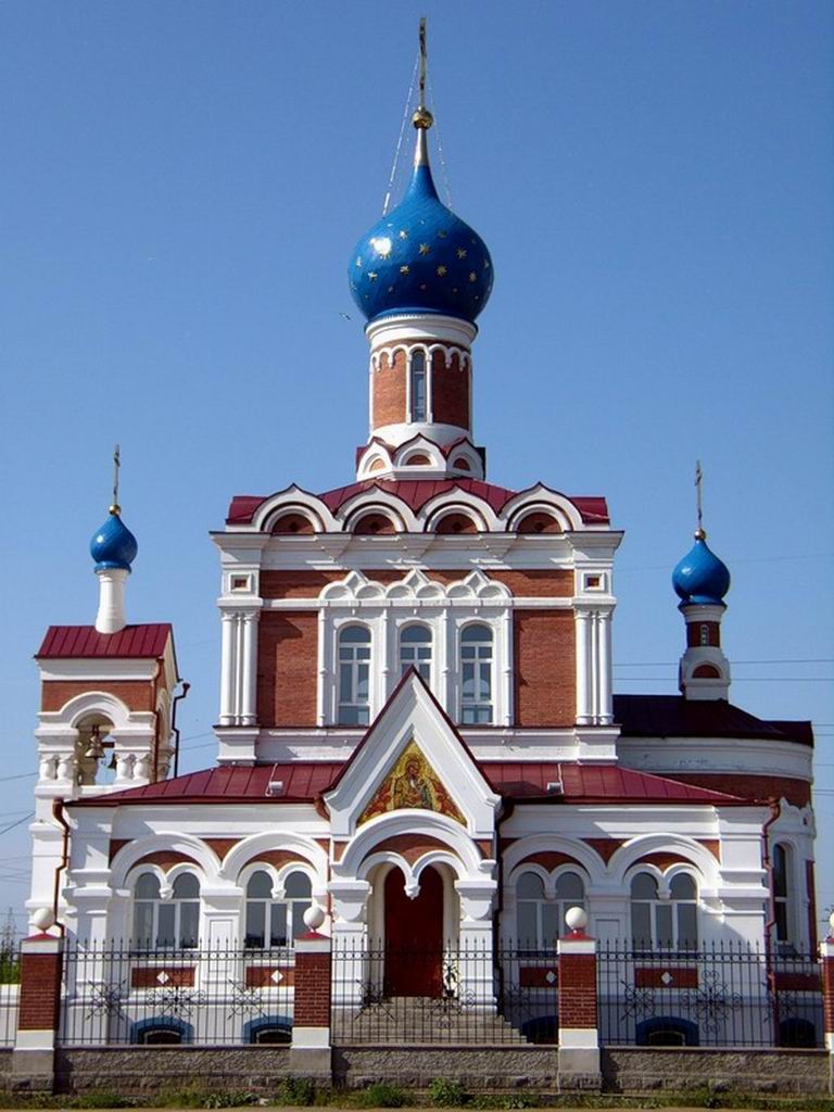 Какие храмы Новосибирска посещают люди?